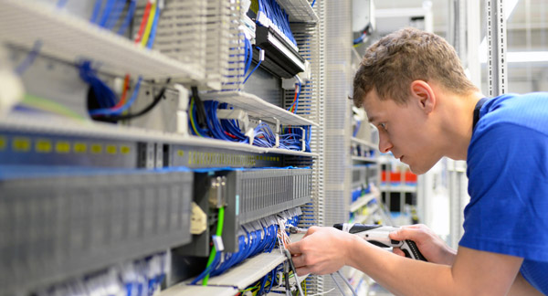 Unsere Niederspannungsanlagen für die Steuerungstechnik –  in vielen Branchen zuhause