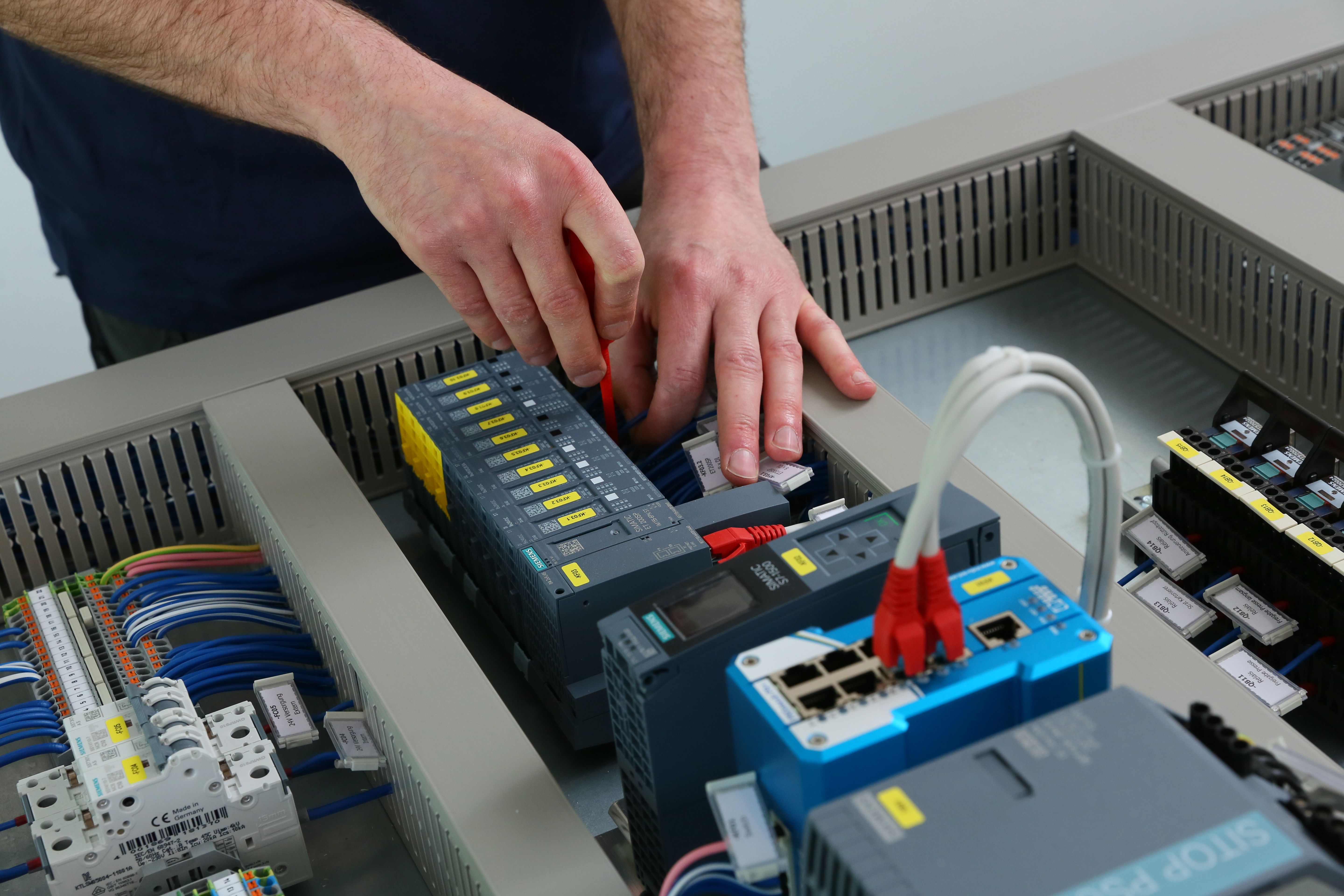 Elektriker/Elektrotechniker/Mechatroniker (m/w/d) – Schaltschrankbau